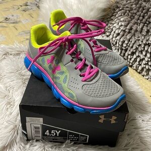 Under Armor tennis shoes size 4.5Y beautiful bright colors